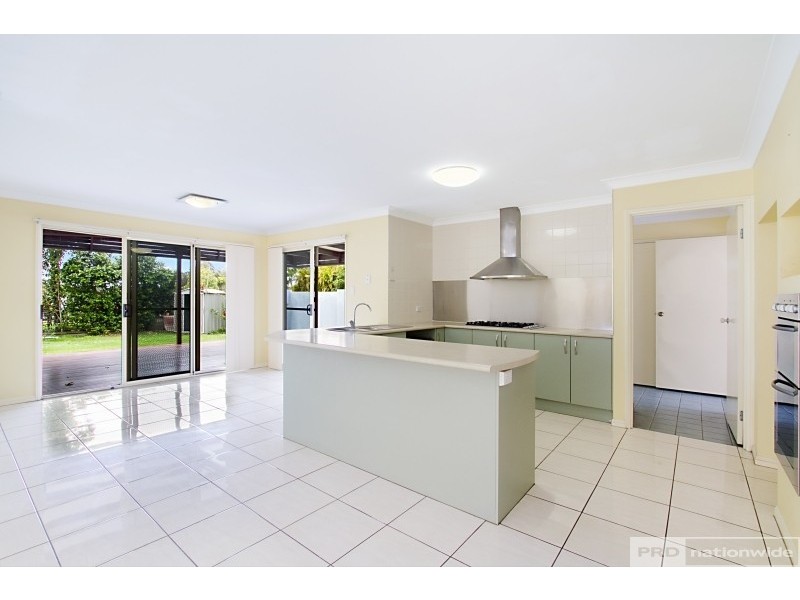 3 Eastbourne Chase, Arundel QLD 4214