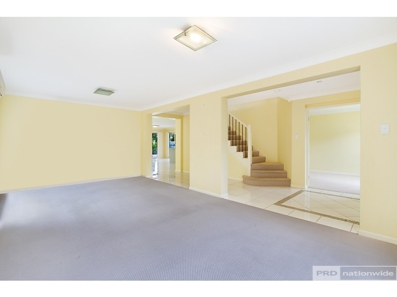 3 Eastbourne Chase, Arundel QLD 4214