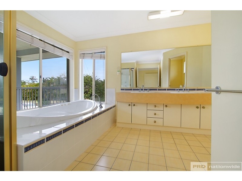 3 Eastbourne Chase, Arundel QLD 4214