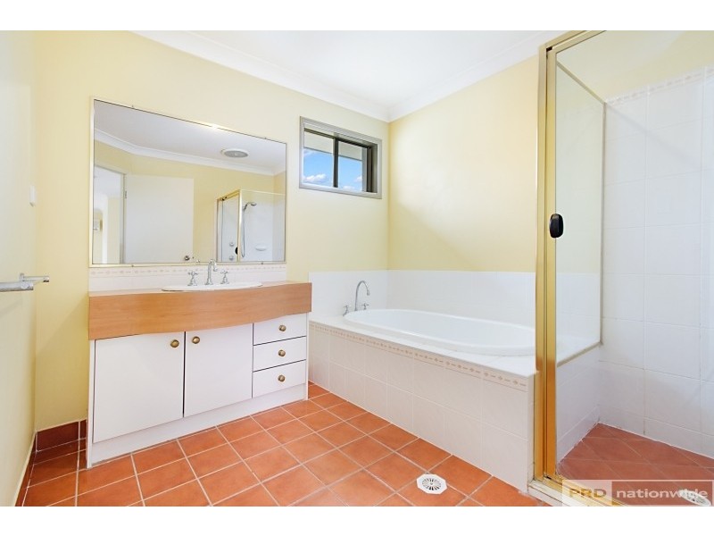 3 Eastbourne Chase, Arundel QLD 4214
