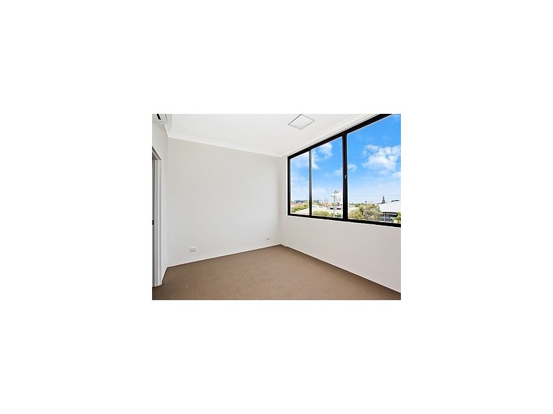 11/35-39 Central Street, Labrador QLD 4215