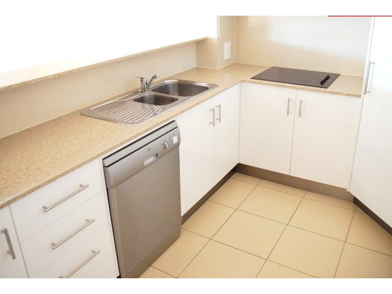 8/99 Muir Street, Labrador QLD 4215