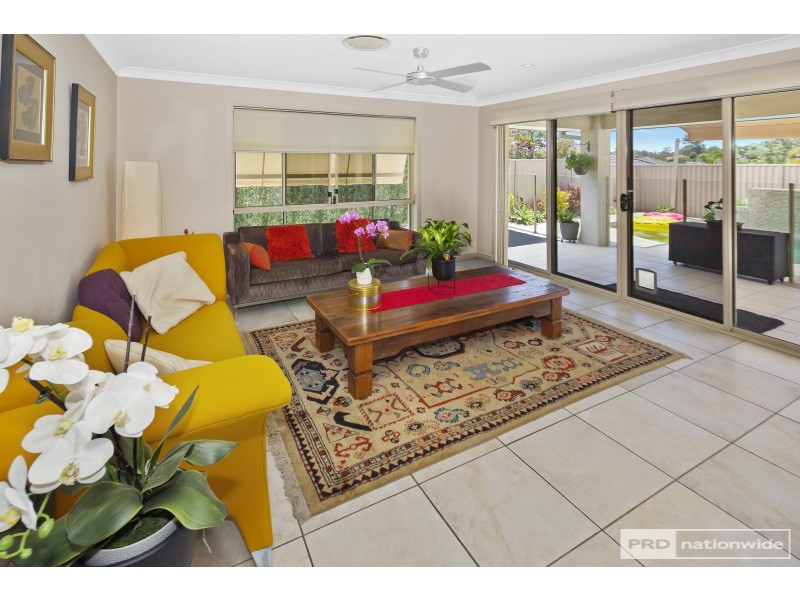 120 Crestwood Drive, Molendinar QLD 4214