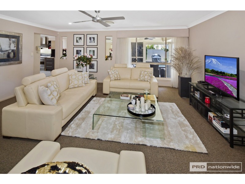 120 Crestwood Drive, Molendinar QLD 4214