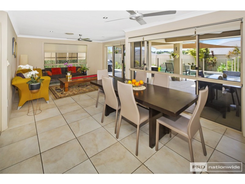 120 Crestwood Drive, Molendinar QLD 4214