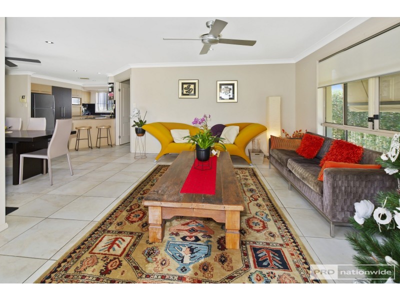 120 Crestwood Drive, Molendinar QLD 4214