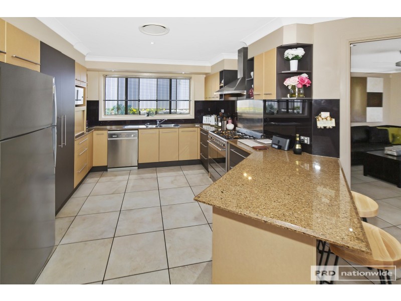120 Crestwood Drive, Molendinar QLD 4214