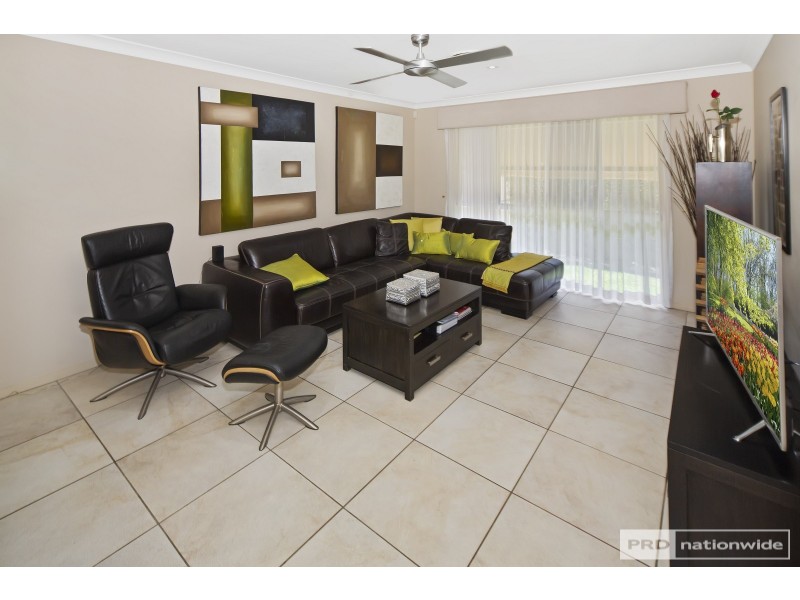 120 Crestwood Drive, Molendinar QLD 4214