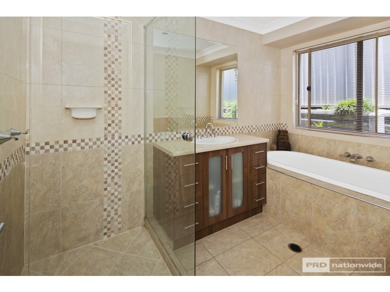 120 Crestwood Drive, Molendinar QLD 4214