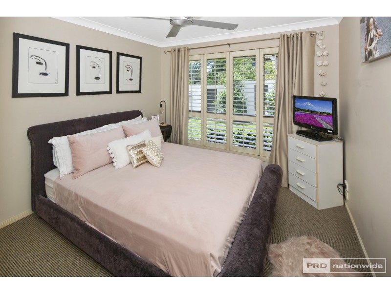 120 Crestwood Drive, Molendinar QLD 4214