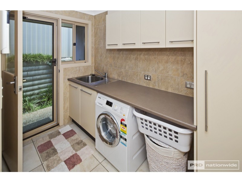 120 Crestwood Drive, Molendinar QLD 4214