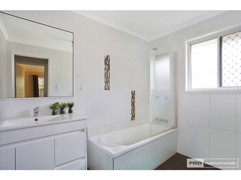 1/128 Kumbari Avenue, Labrador QLD 4215