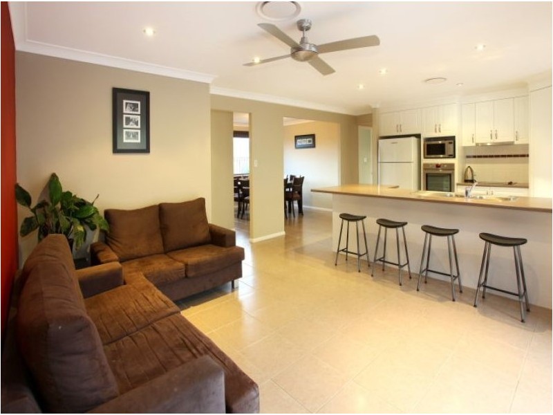 10 Pritchard Court, Pacific Pines QLD 4211