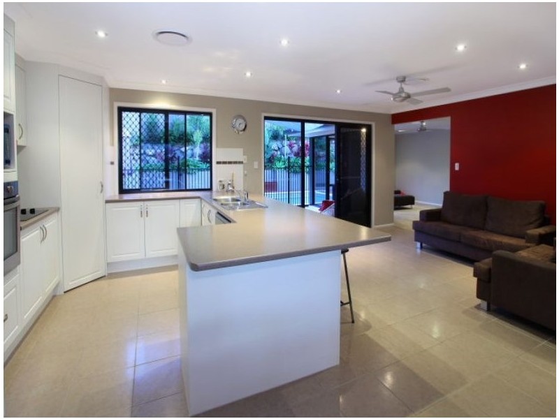 10 Pritchard Court, Pacific Pines QLD 4211