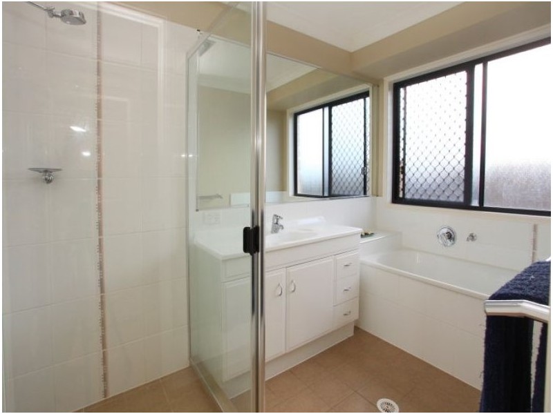 10 Pritchard Court, Pacific Pines QLD 4211