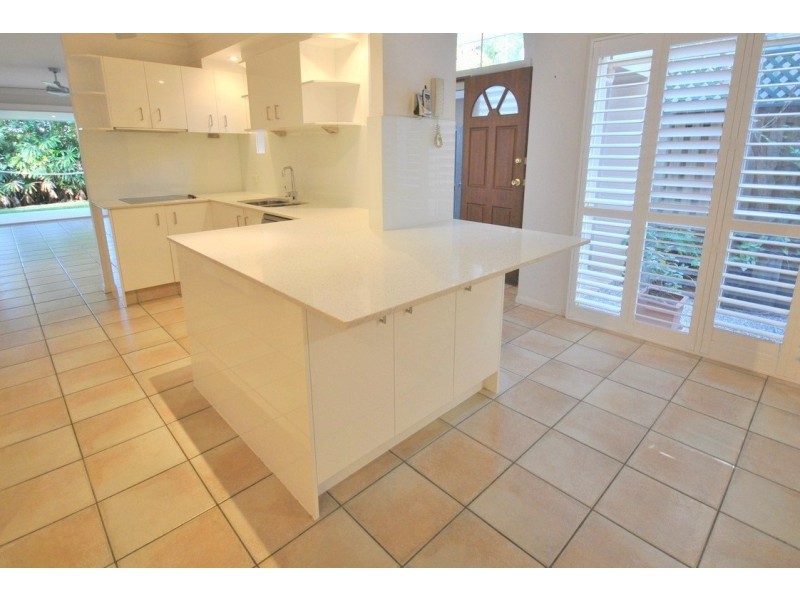 2/25 Charlton Street, Southport QLD 4215