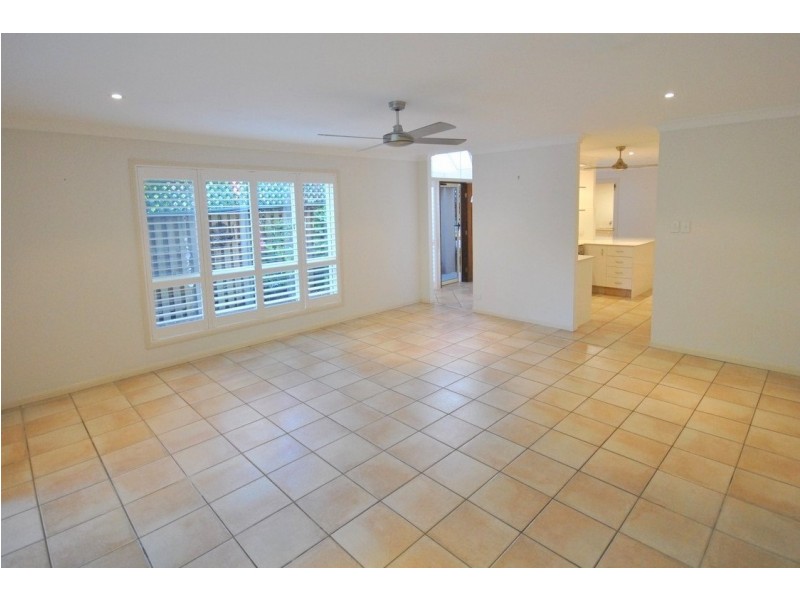 2/25 Charlton Street, Southport QLD 4215