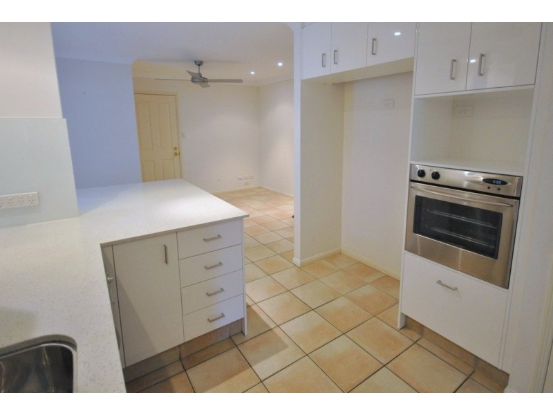 2/25 Charlton Street, Southport QLD 4215