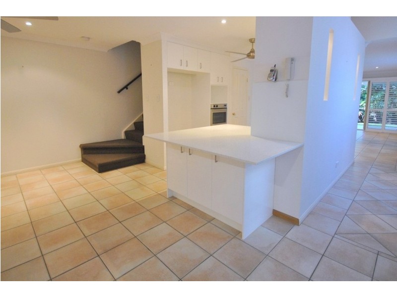 2/25 Charlton Street, Southport QLD 4215