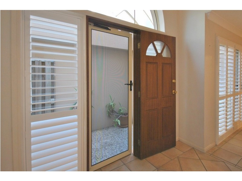 2/25 Charlton Street, Southport QLD 4215