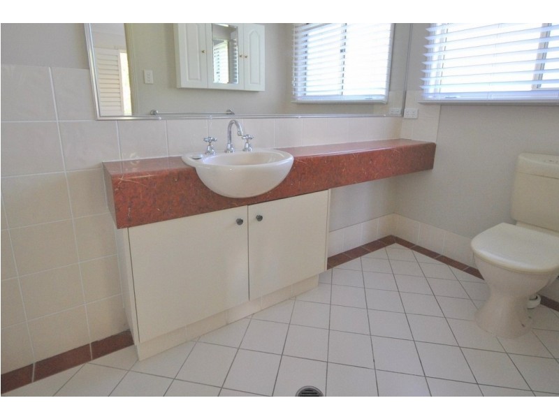 2/25 Charlton Street, Southport QLD 4215