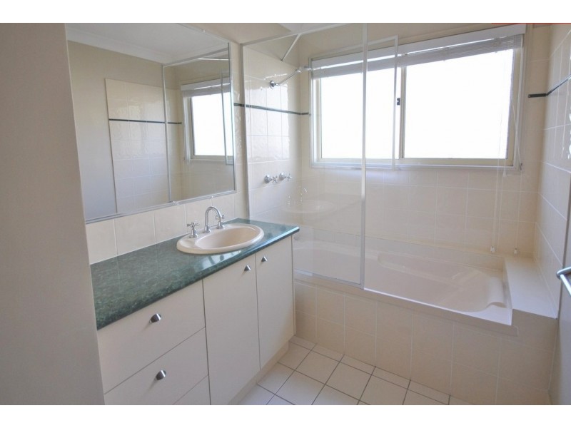 2/25 Charlton Street, Southport QLD 4215