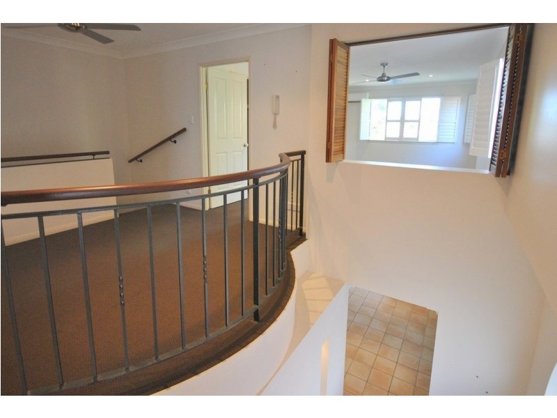 2/25 Charlton Street, Southport QLD 4215