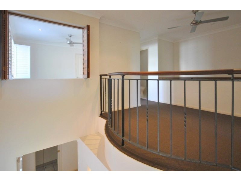 2/25 Charlton Street, Southport QLD 4215