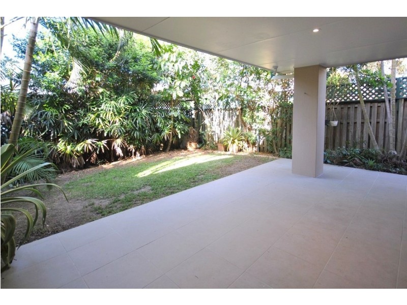 2/25 Charlton Street, Southport QLD 4215