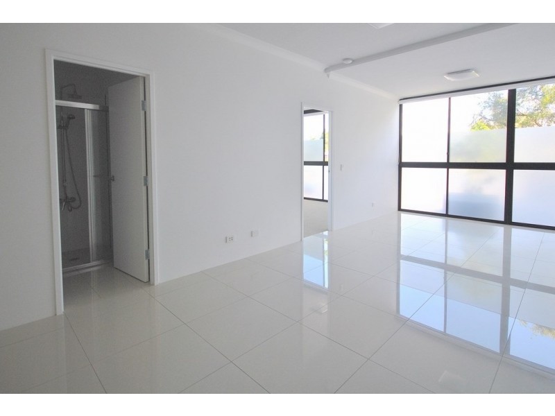 2/37-39 Central Street, Labrador QLD 4215