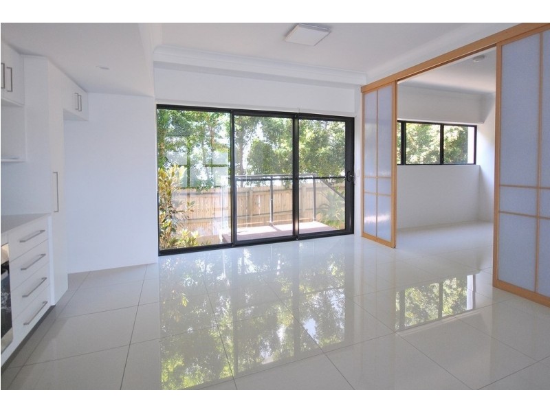 2/37-39 Central Street, Labrador QLD 4215