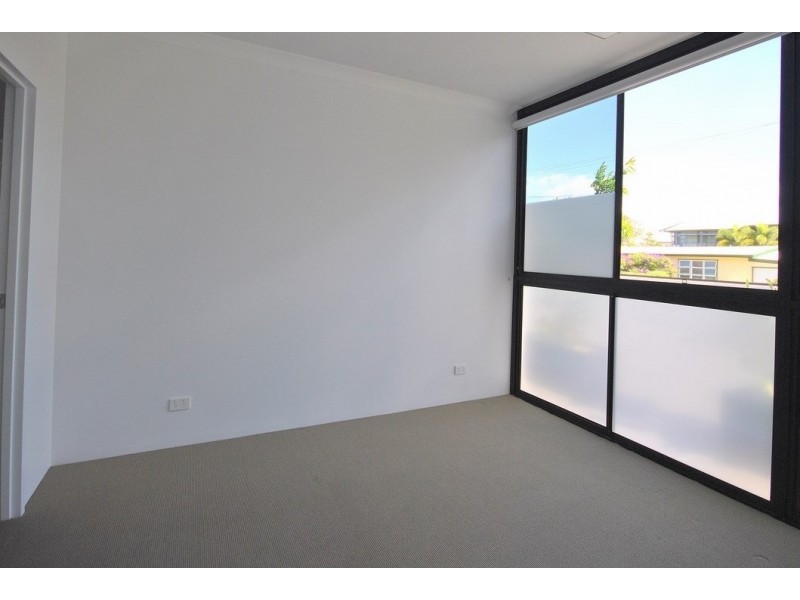 2/37-39 Central Street, Labrador QLD 4215