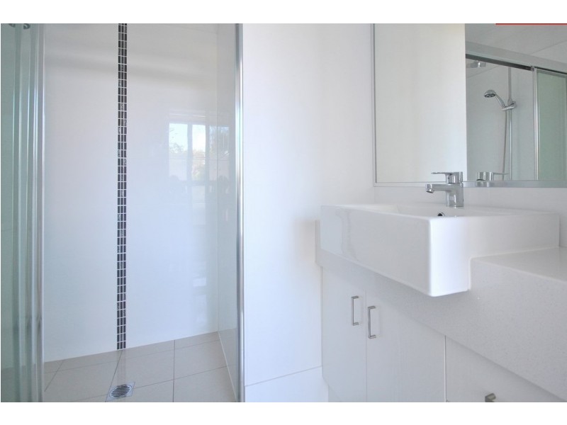 2/37-39 Central Street, Labrador QLD 4215