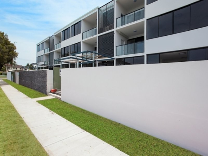 2/37-39 Central Street, Labrador QLD 4215