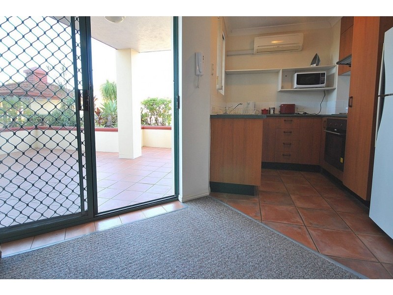 2/140 Marine Parade, Southport QLD 4215