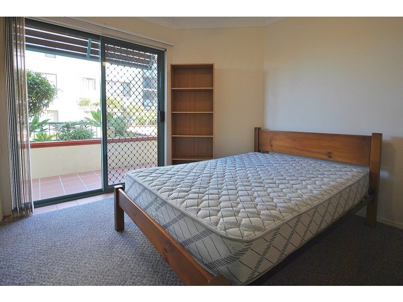 2/140 Marine Parade, Southport QLD 4215