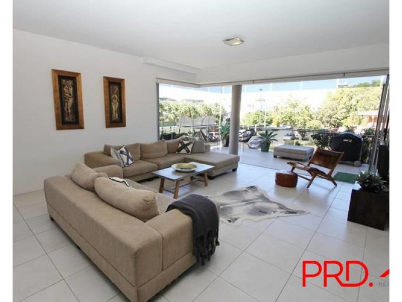 4/10-12 Imperial Parade, Labrador QLD 4215