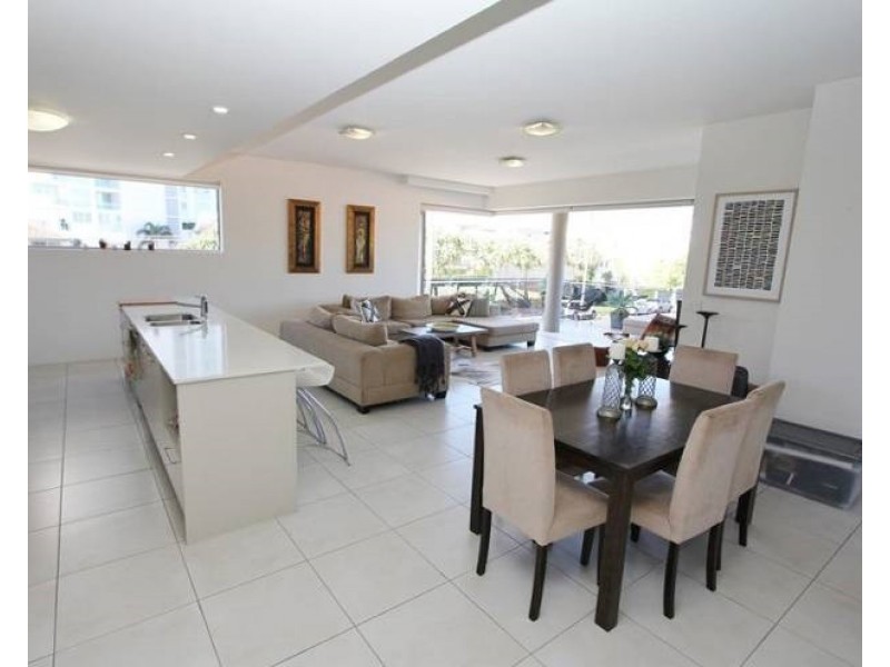 4/10-12 Imperial Parade, Labrador QLD 4215