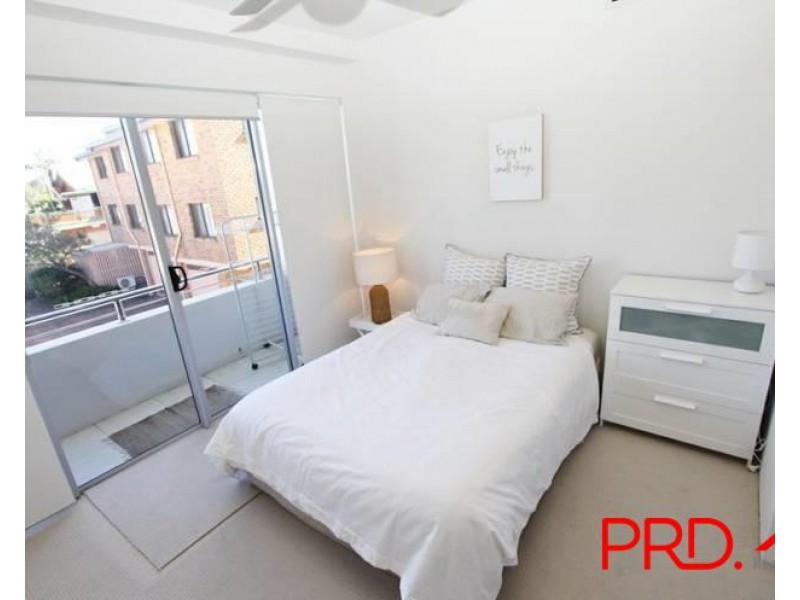 4/10-12 Imperial Parade, Labrador QLD 4215