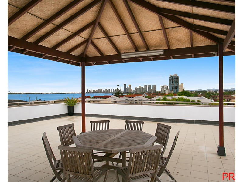 4/10-12 Imperial Parade, Labrador QLD 4215