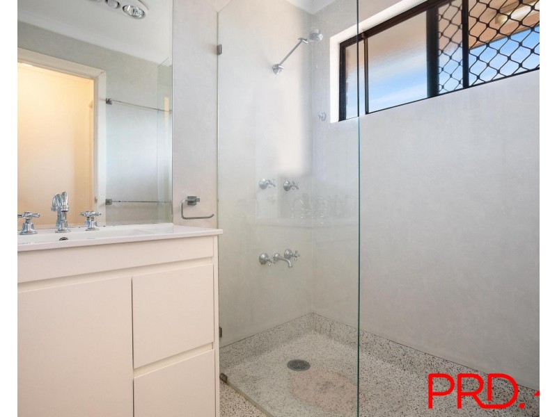 1/1A Brookside Road, Labrador QLD 4215