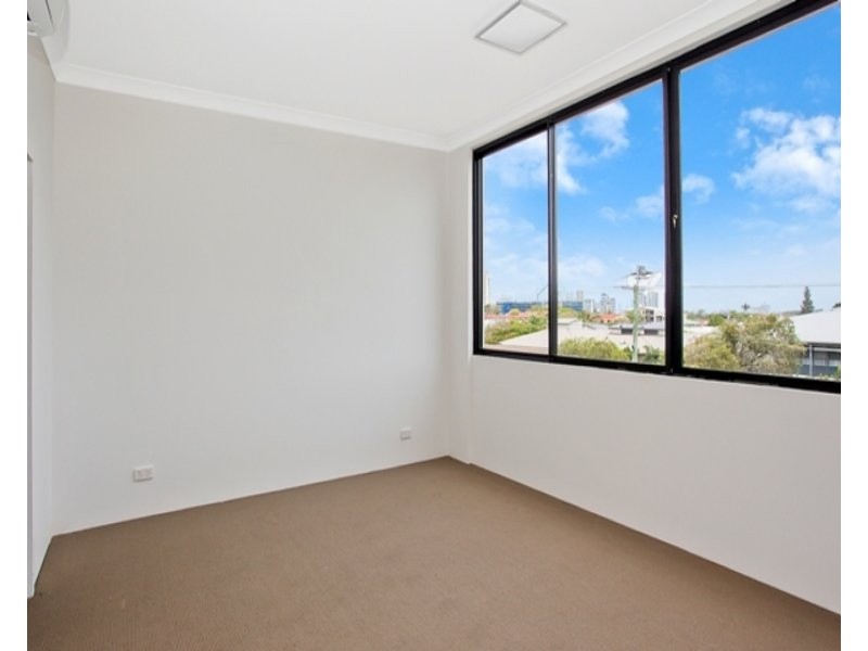 9/35-39 Central Street, Labrador QLD 4215