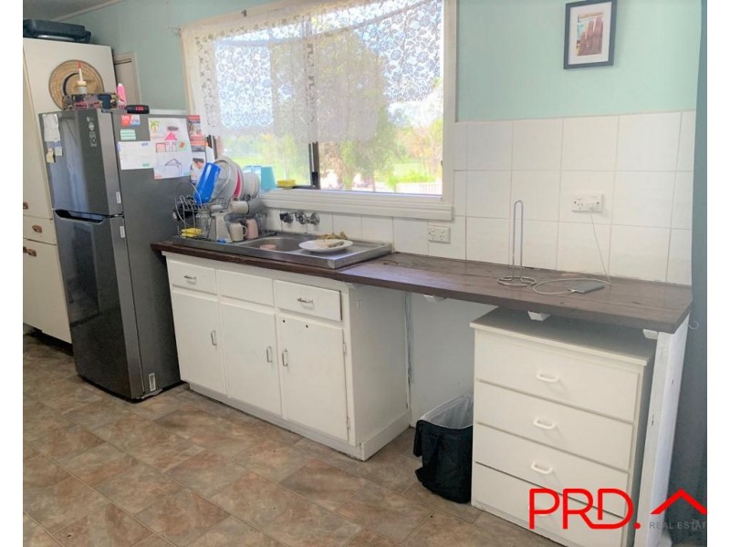 61 Kumbari Avenue, Labrador QLD 4215