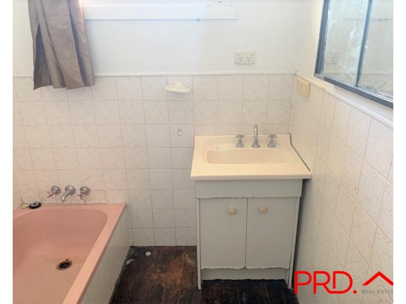 61 Kumbari Avenue, Labrador QLD 4215