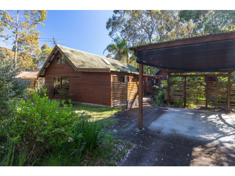 8 River Road, Mossy Point NSW 2537