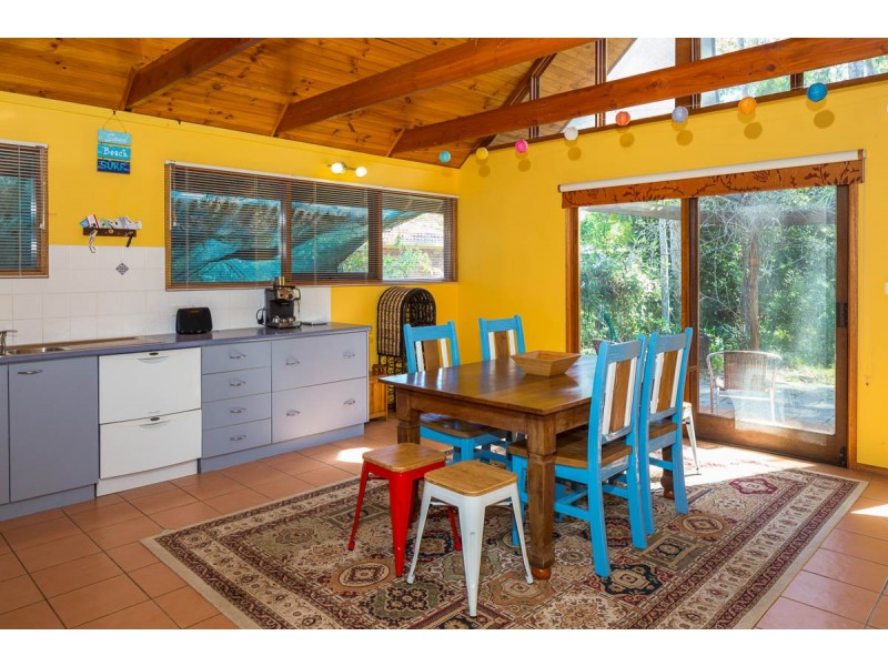 8 River Road, Mossy Point NSW 2537