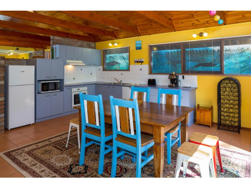 8 River Road, Mossy Point NSW 2537