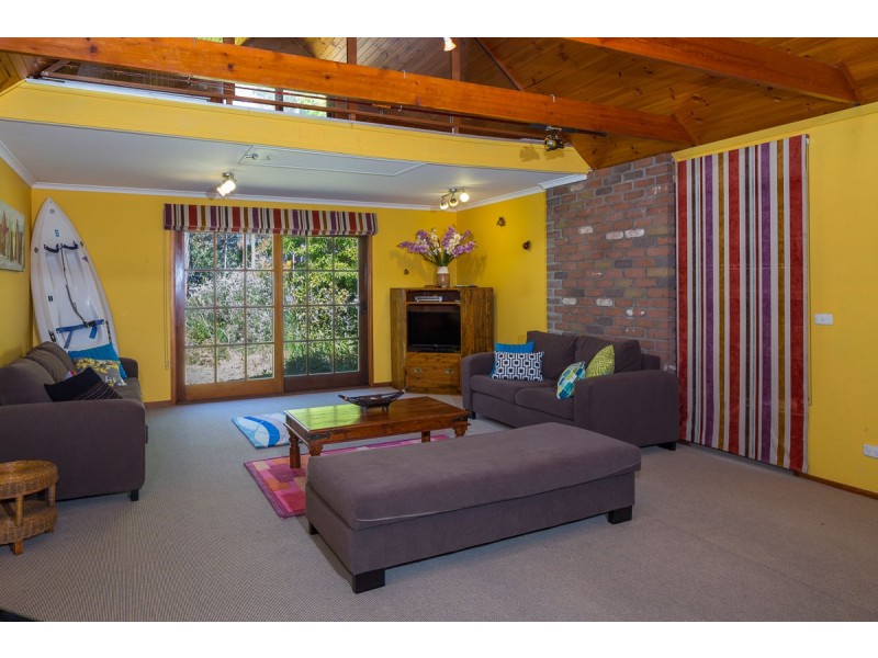 8 River Road, Mossy Point NSW 2537