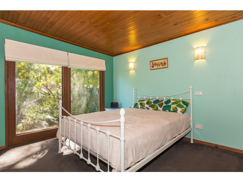 8 River Road, Mossy Point NSW 2537