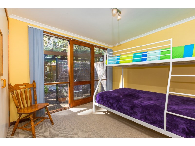 8 River Road, Mossy Point NSW 2537